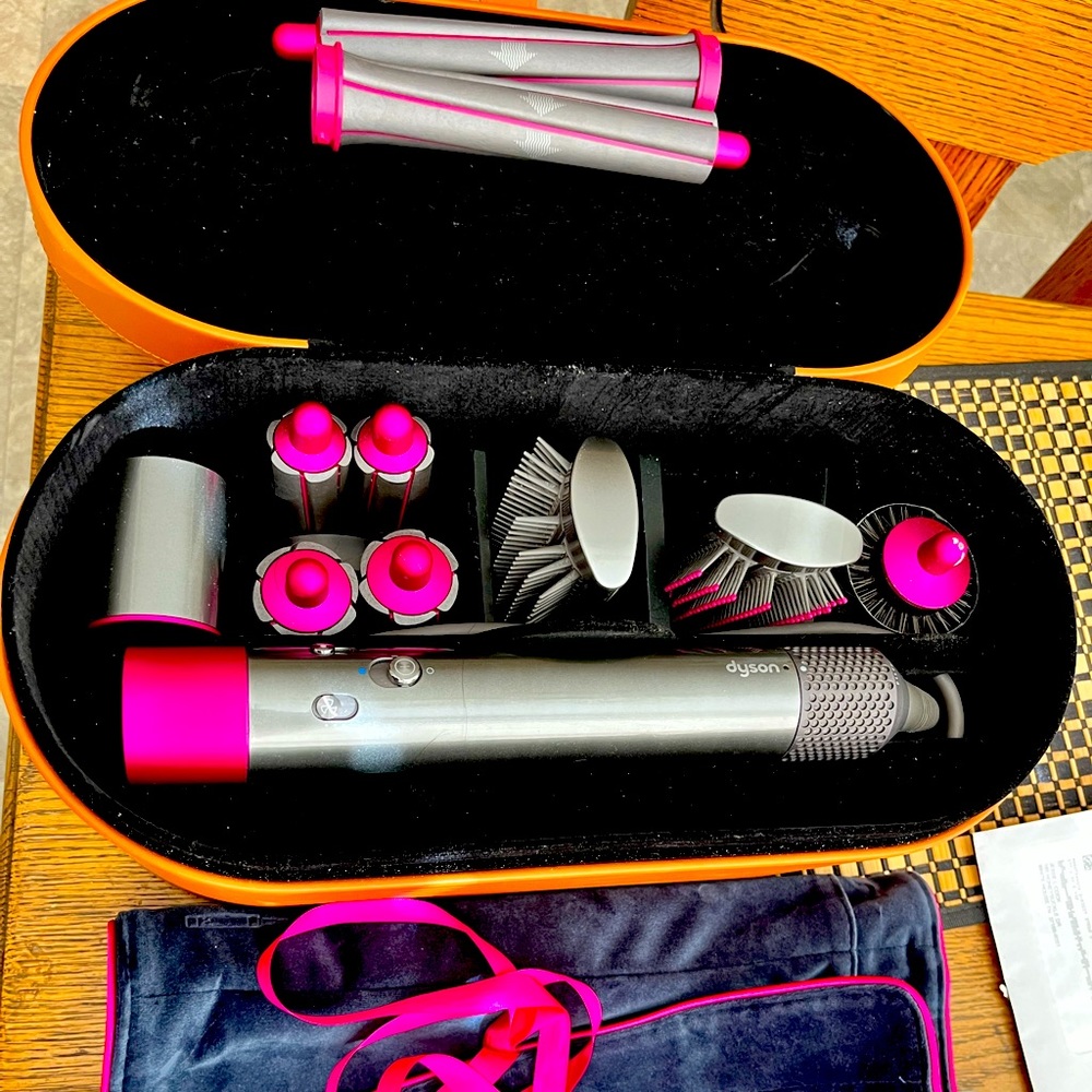 Dyson air wrap with carrying pouch and two extended length curling attachments